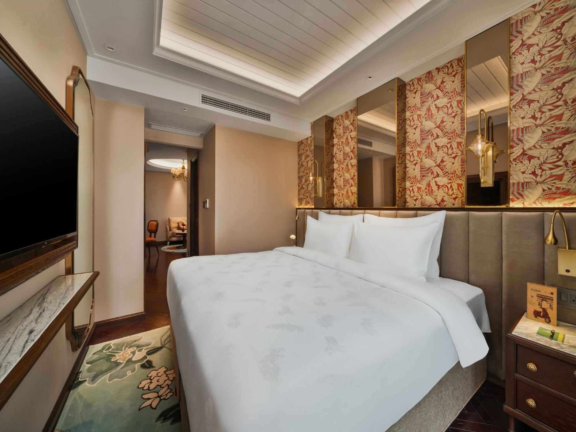 Peridot Gallery Classic Hotel